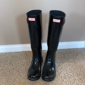 Black hunter boots